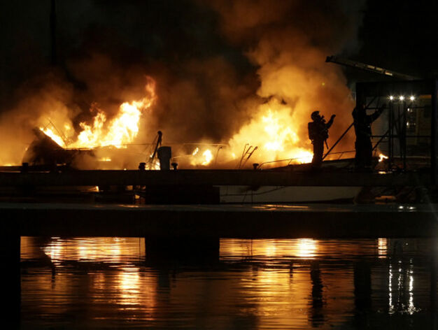 Varios barcos afectados por un incendio