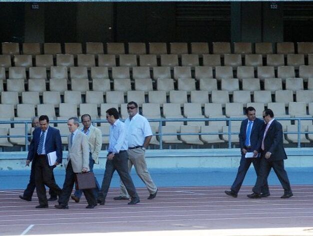 Tras la rueda de prensa, Morales y dem&aacute;s consejeros volvieron a la secretar&iacute;a por el estadio.
