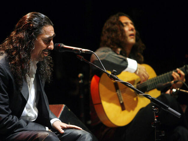 El Cigala acompa&ntilde;ado a la guitarra por Tomatito en el Teatro de la Axerqu&iacute;a.

Foto: Jose Martinez/Alvaro Carmona