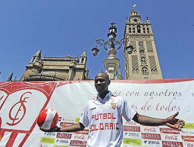 Zokora, con la camiseta del Sevilla.

Foto: Antonio Pizarro