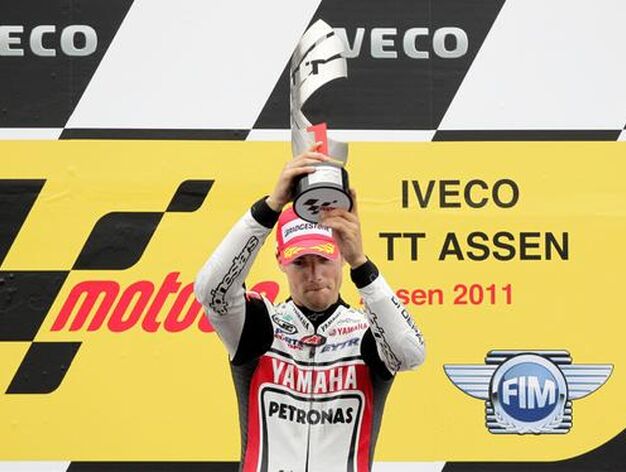 Ben Spies celebra su victoria en el Gran Premio de Holanda de MotoGP.

Foto: EFE