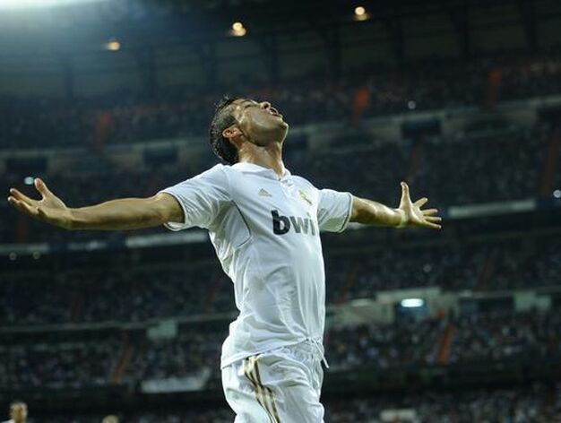 El Real Madrid cumple ante el Getafe en el Bernab&eacute;u (4-2). / AFP
