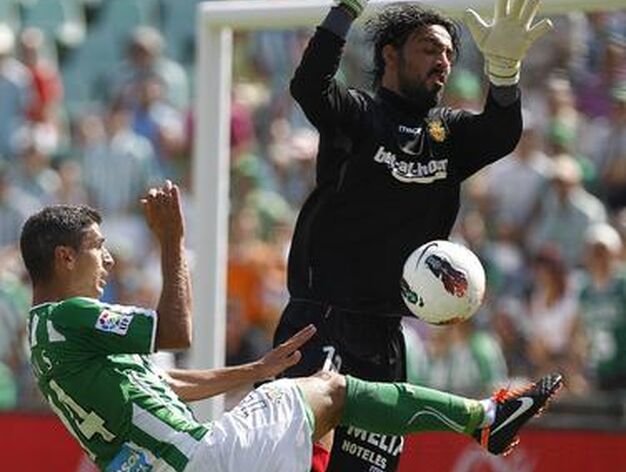 El Betis gana el segundo partido de su regreso a Primera gracias a un gol de Rub&eacute;n Castro (1-0). / Antonio Pizarro