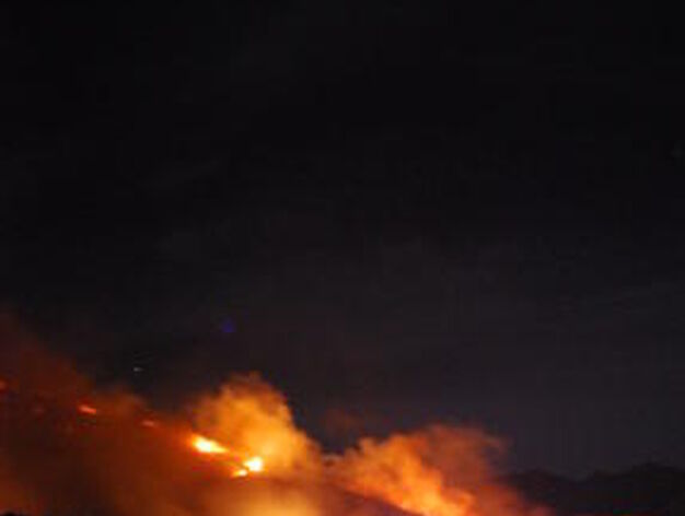 M&aacute;s de 200 desalojados por el fuego de Mijas y varias casas quemadas