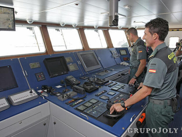 Don Juan Carlos muestra su apoyo a los pescadores y a la Guardia Civil por el trabajo que realizan./Erasmo Fenoy