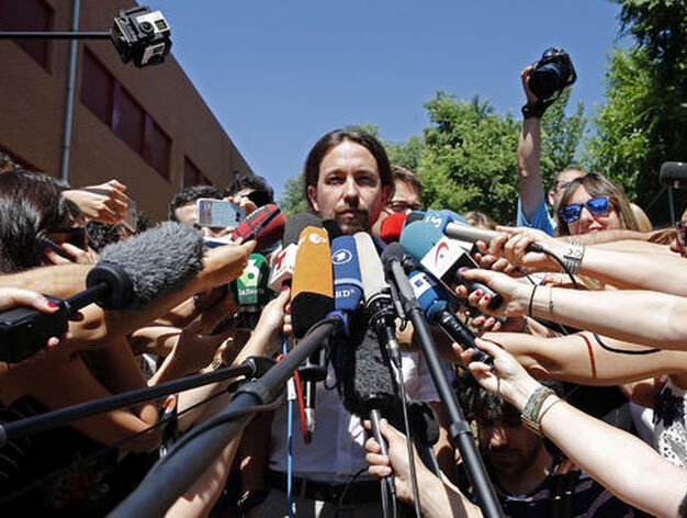 Pablo Iglesias atiende a la prensa.

Foto: EFE