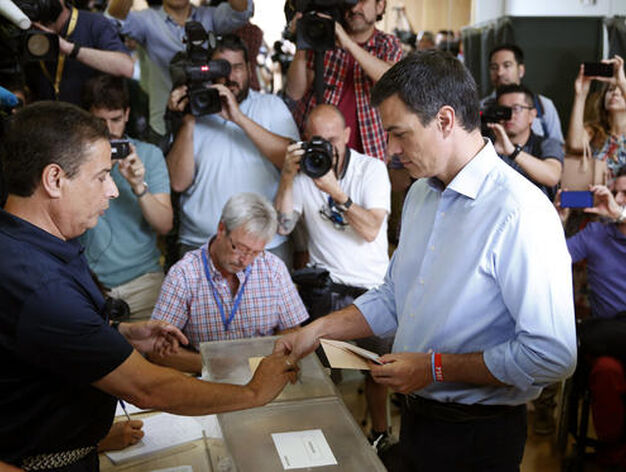 Pedro S&aacute;nchez, votando.

Foto: EFE