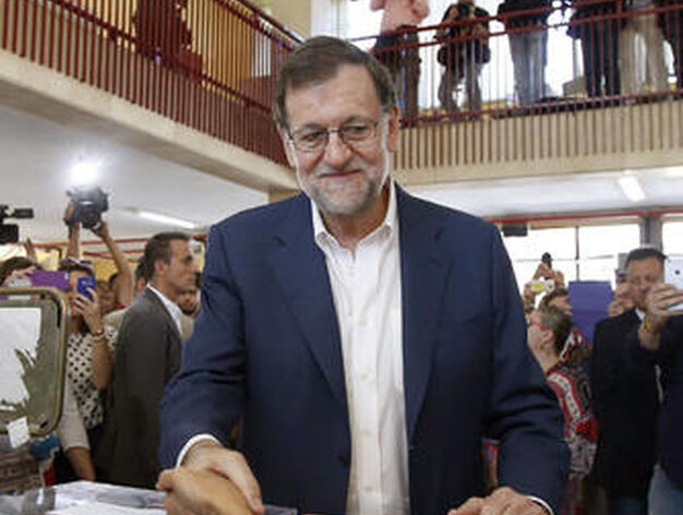 Rajoy ejerce su derecho al voto.

Foto: EFE