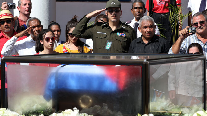 La urna con las cenizas de Castro, ya en Santiago de Cuba.