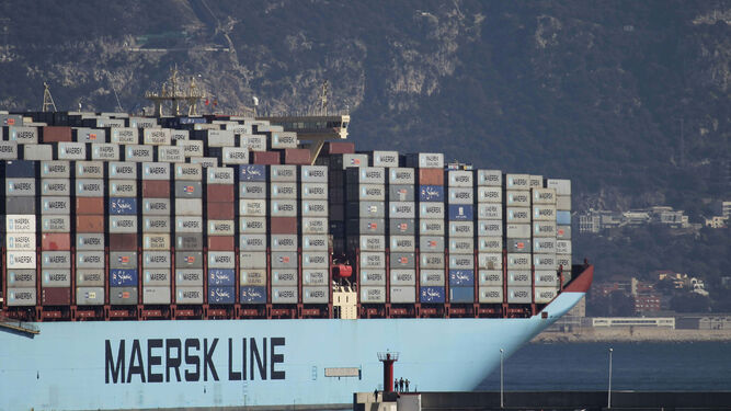Un buque de Maersk Line a su llegada al puerto de Algeciras.