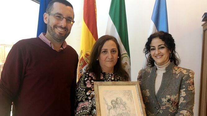 El alcalde, Juan Franco, junto a la edil de Cultura, Encarna Sánchez, y la directora del museo, Mercedes Corbacho.