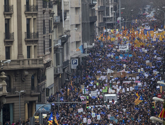 Las im&aacute;genes de la masiva manifestaci&oacute;n de apoyo a los refugiados en Barcelona