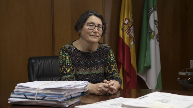 Ángeles Ayuso en su despacho, ubicado en la segunda planta de la Audiencia Provincial de Cádiz.