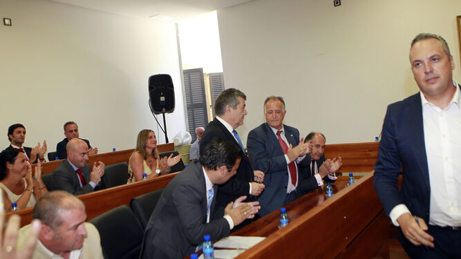 Ruiz Boix abandona el Pleno de la Mancomunidad, el 29 de julio de 2015, en presencia de la bancada del PP.