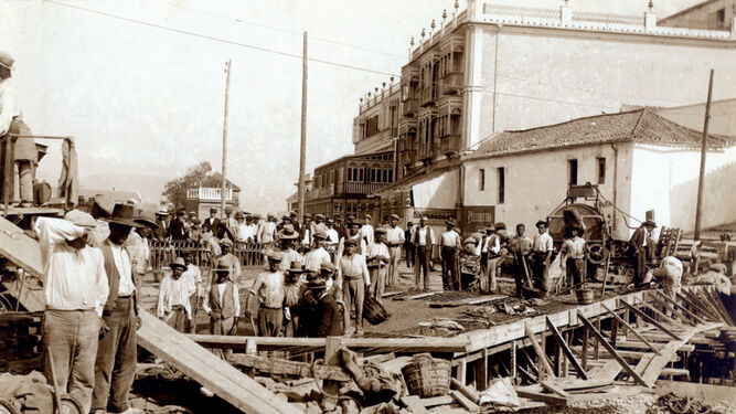 Obras de construcción del nuevo puente de la Conferencia (1925).