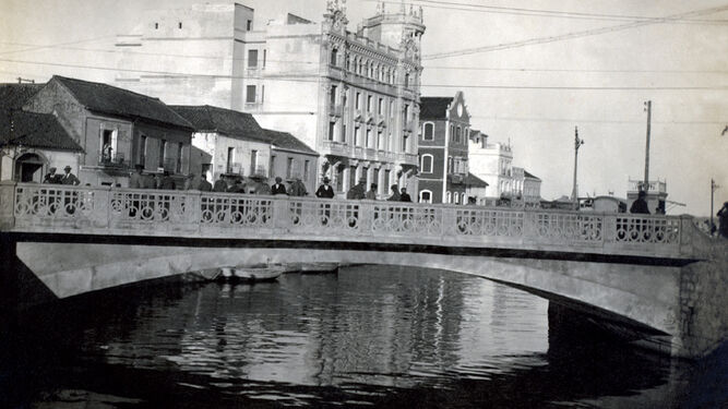 El nuevo puente de la Conferencia recién terminado (1926).