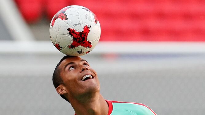 Cristiano Ronaldo con el balón.