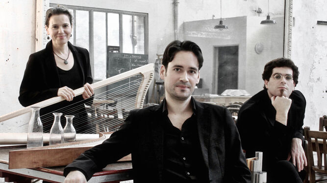 El conjunto Tasto Solo: desde la izquierda, Angélique Mauillon, Guillermo Pérez y David Catalunya.