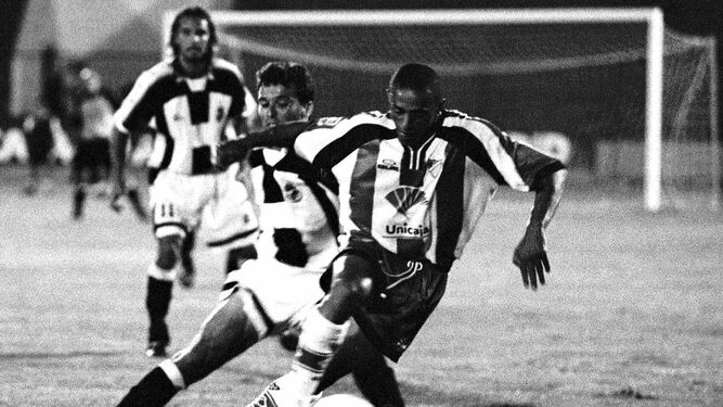 Una disputa del Balona-Málaga jugado el 17 de agosto de 1999.