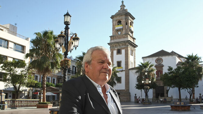 Antonio Madreles posa en la Plaza Alta de Algeciras.