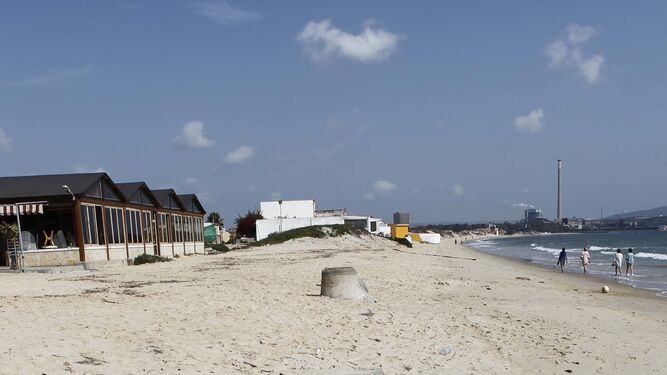 El estado de la playa de El Rinconcillo, tras el último temporal.