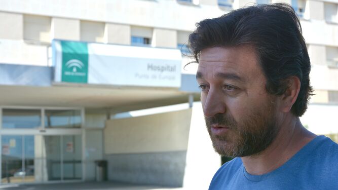 Sergio Ceballos, en la puerta del Hospital, la tarde del martes.