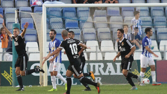 Dennis Nieblas celebra su gol en Huelva, el pasado domingo.