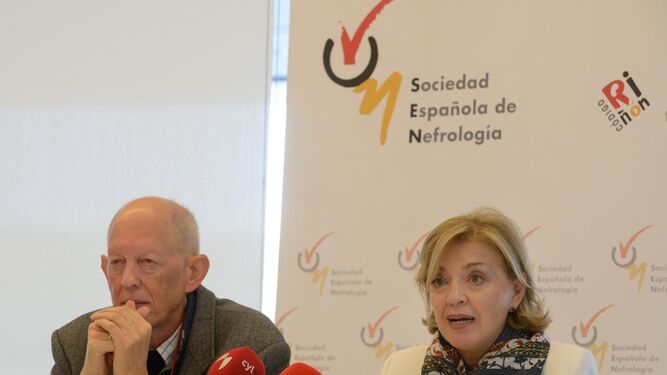 Pedro Abáigar y María Dolores del Pino, durante el congreso de la Sociedad Española de Nefrología.
