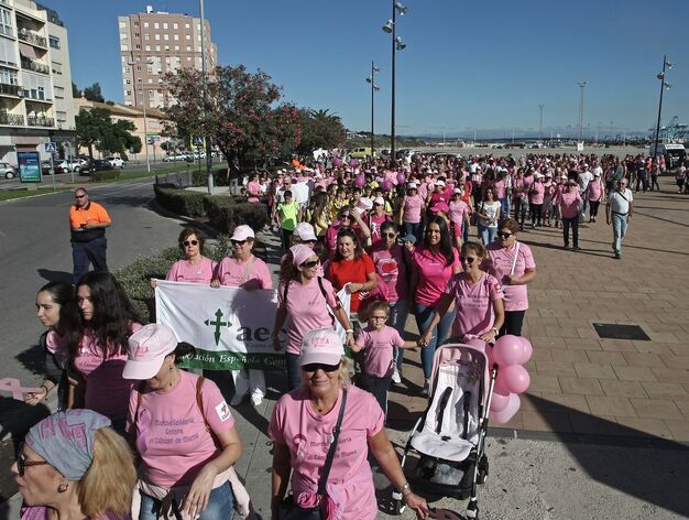 Marea rosa en Algeciras contra el c&aacute;ncer de mama