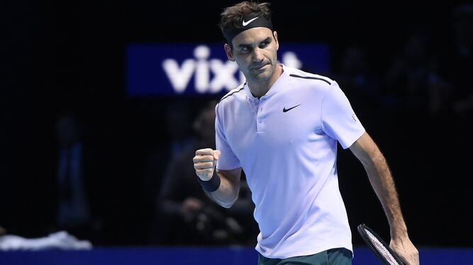 Roger Federer celebra un punto en el duelo ante Zverev.