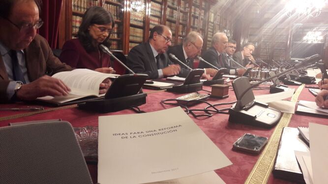 Algunos de los expertos reunidos ayer en Madrid durante la jornada de debate sobre la reforma constitucional.