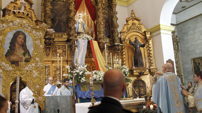 Un oficio religioso dedicado a la Inmaculada Concepción.