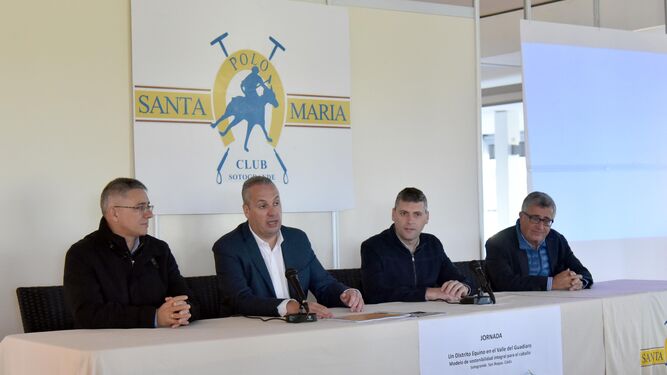 Juan Casanova, Juan Carlos Ruiz Boix, Fran Gómez y Joaquín Blanco, ayer en el Santa María Polo Club.