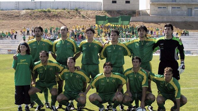 El once de la Unión que se enfrentó al Cerro Reyes en Badajoz en la 04/05.