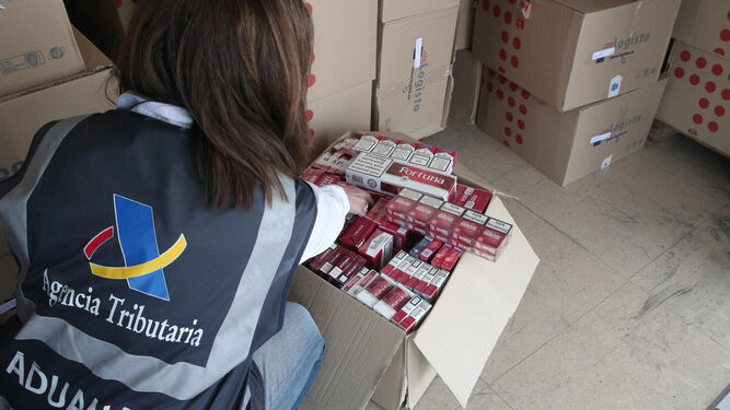 Una aprehensión de tabaco de contrabando realizada en la Aduana de La Línea.
