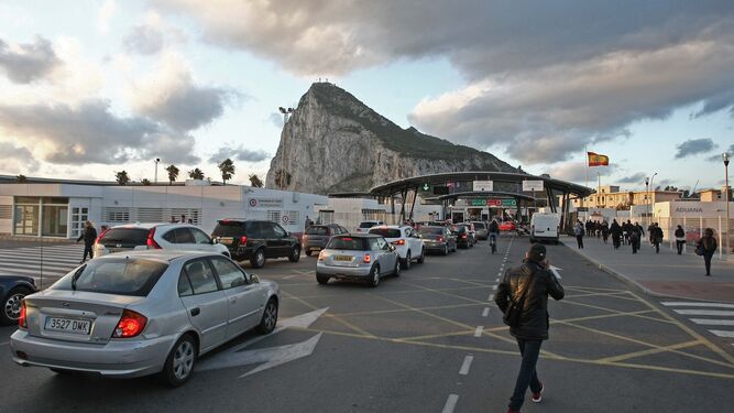 Paso entre La Línea y Gibraltar.