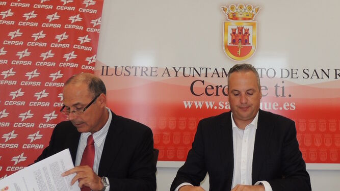 Pérez de la Blanca y Ruiz Boix firman el convenio.