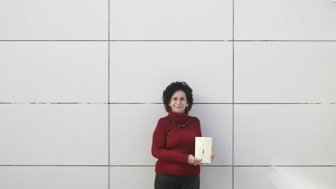 Paloma Fernández Gomá, con su nuevo libro de poemas.