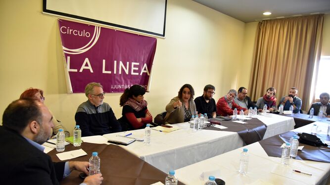 El encuentro que mantuvo Podemos ayer con colectivos de La Línea.