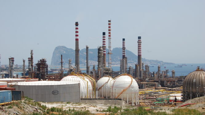 Las instalaciones de la refinería de Cepsa en San Roque.