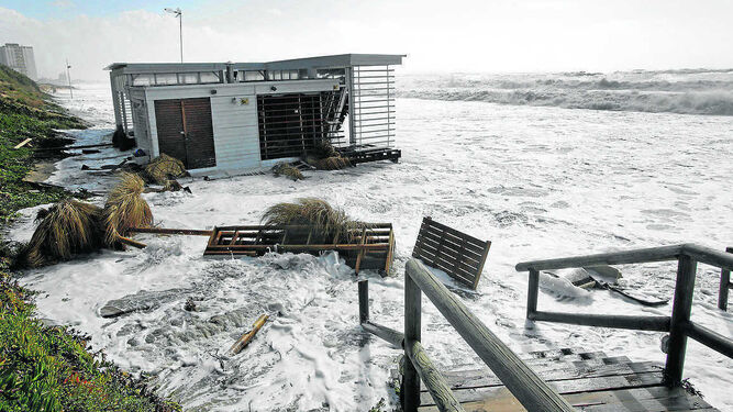 El litoral noroeste de El Puerto fue el más afectado. En la imagen, el chiringuito de Las Redes.