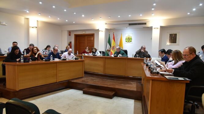La corporación municipal de Los Barrios, durante una sesión de Pleno.