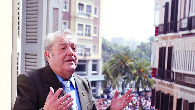 Antonio de Canillas improvisa una saeta en Semana Santa.