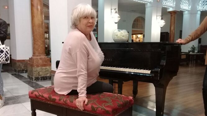 Aída Power, ayer en un piano del hotel Reina Cristina.
