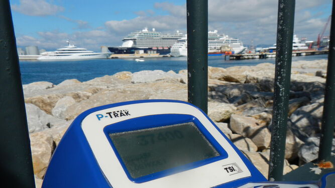 El medidor detecta un pico de 37.400 partículas frente a Gibraltar.