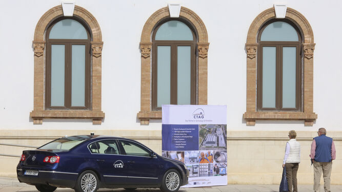 El coche conectado con el que está investigando el Centro Tecnológico de Automoción de Galicia que se ha expuesto en el Polo Digital en Málaga.