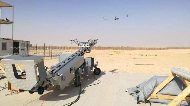 Lanzamiento de un 'Scaneagle' hacia el cielo de Irak, en la operación 'Ineherent Resolve'.