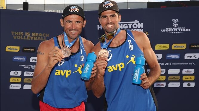 Herrera y Gavira, con sus medallas.