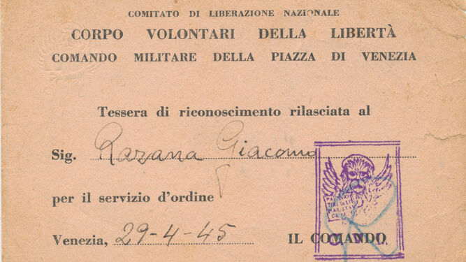 Tarjeta de Antonio como partisano, con su identidad italiana.