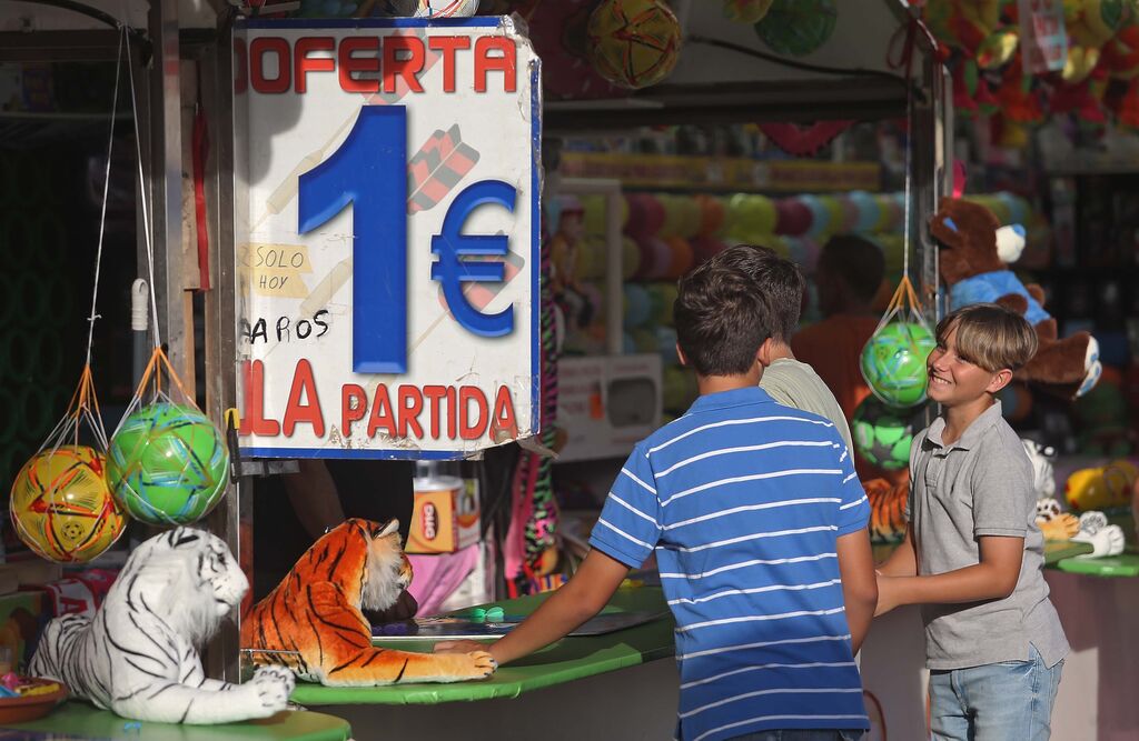 El d&iacute;a de precios reducidos en las atracciones de la Feria Real de Algeciras 2023, en im&aacute;genes